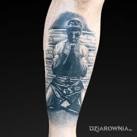 Tatuaż Thai boxer na piszczeli motyw: Sport styl: realistyczne