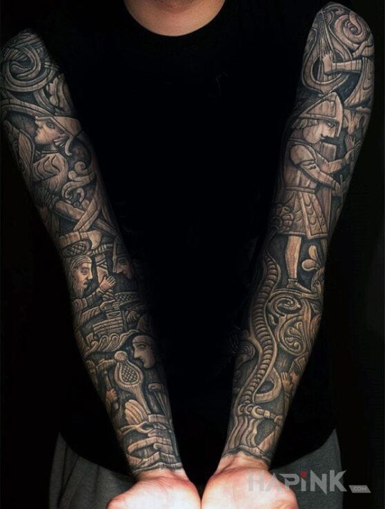 Tattoo Drewniane rece in characters motif on the upper arm