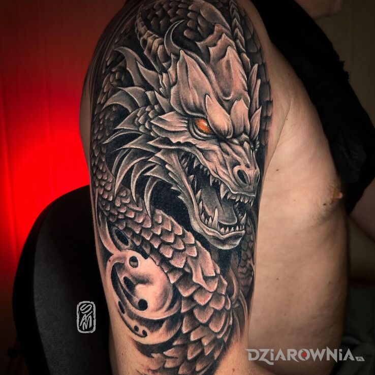 Tatuaż Smok w motywie fantasy i stylu realistyczne na barku