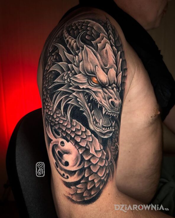 Tatuaż Smok w motywie fantasy i stylu realistyczne na barku