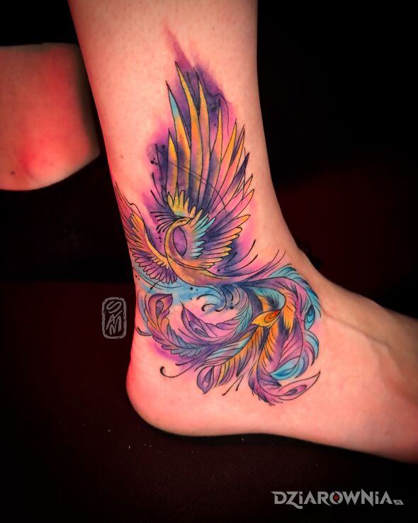 Tatuaż Feniks w motywie kolorowe i stylu watercolor przy kostce