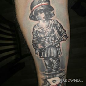 Tatuaż Mały powstaniec na przedramieniu motyw: patriotyczne