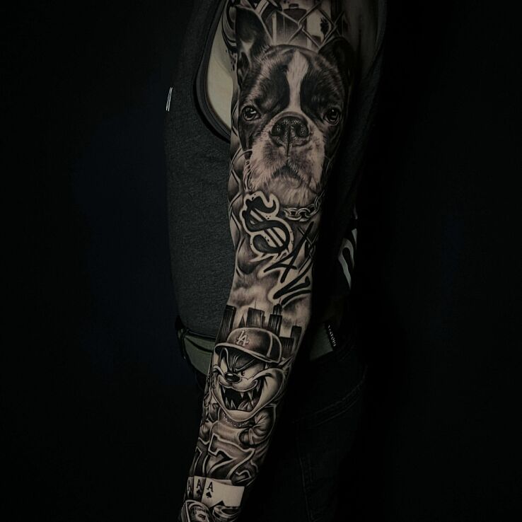 Tattoo Street style sleeve in casino motif and cartoon / comic book style on the upper arm