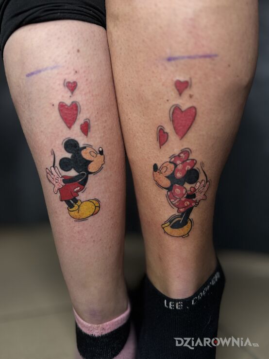 Tatuaż Mickey i Minie dla pary w motywie postacie i stylu kreskówkowe / komiksowe na nodze