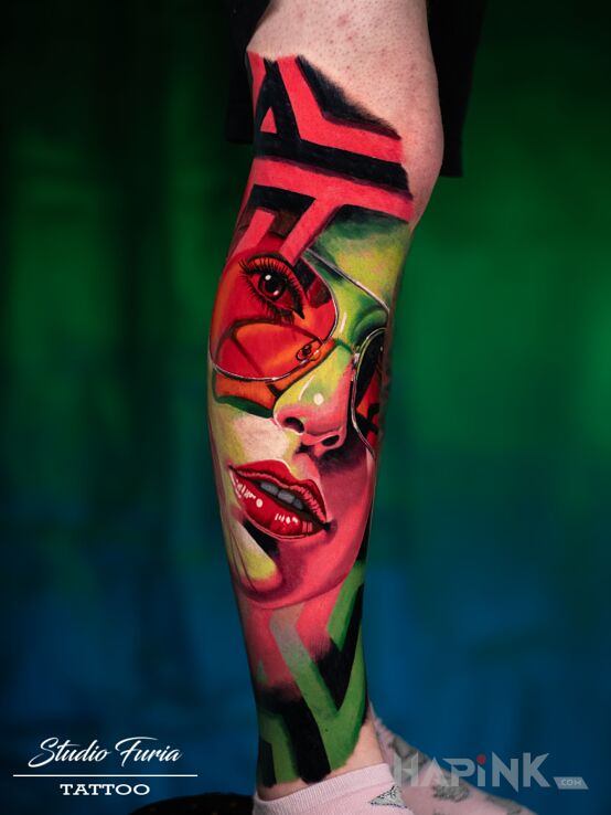 Tattoo Portrait of a woman in sunglasses in colorful motif and realistic style on the leg