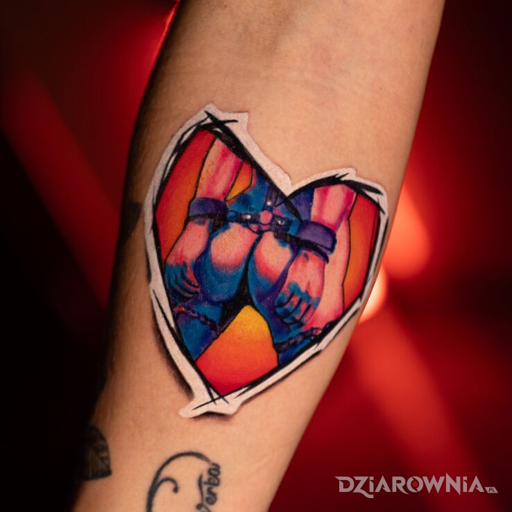 Tatuaż Sticker - wyzywająca poza w motywie pozostałe i stylu graficzne / ilustracyjne na ręce