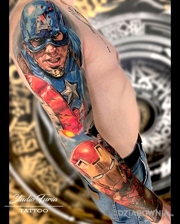 Tatuaż Kapitan Ameryka i Iron Man w motywie rękawy i stylu realistyczne na przedramieniu