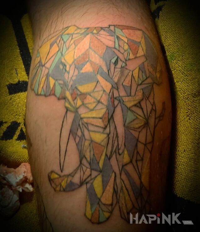 Tattoo Słoń in animals motif on the calf