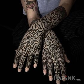 Tattoo Outlines outlines outlines on the wrist motif: black and gray style: contour / linework