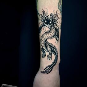 Tatuaż Axolotl na ręce motyw: zwierzęta styl: graficzne / ilustracyjne