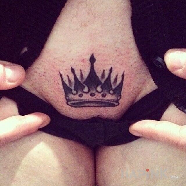 Tattoo Queen in black and gray motif and graphic / illustrative style intimate