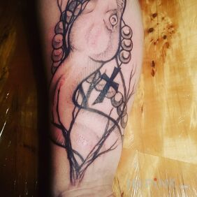 Tattoo Hose on the forearm motif: animals