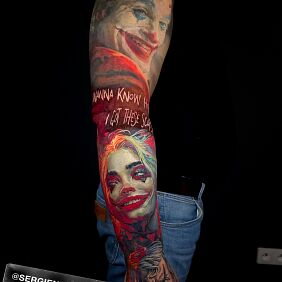 Tatuaż Harley Queen i Joker z filmu na ramieniu motyw: kolorowe styl: realistyczne