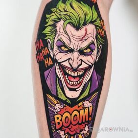 Tatuaż Joker komiks na łydce motyw: napisy styl: graficzne / ilustracyjne