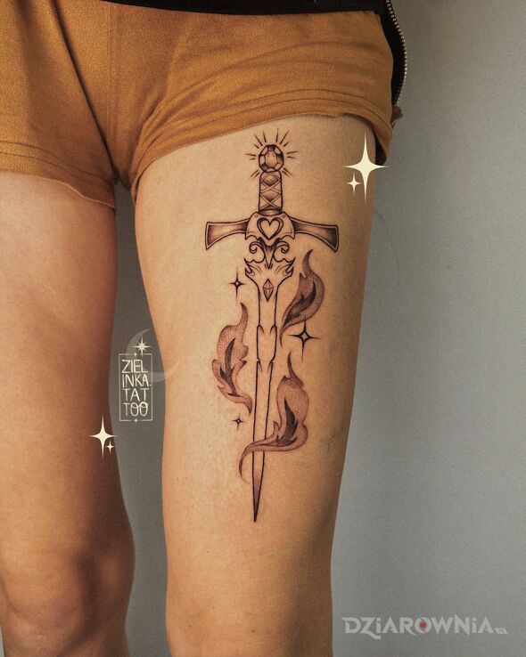 Tatuaż Miecz inspirowany Szklanym Tronem w motywie fantasy i stylu dotwork na nodze