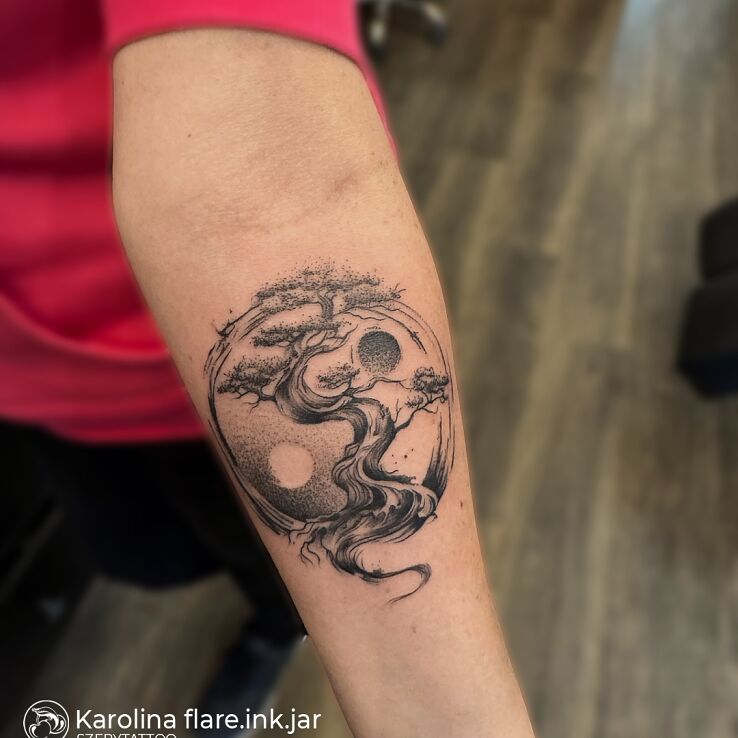 Tattoo 🌗 Symbol of balance in a unique edition 🌗 in floral motif and dotwork style On the arm