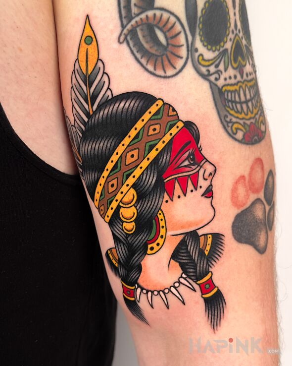 Tattoo INDIAN WOMAN in Indian motif and oldschool style on the upper arm