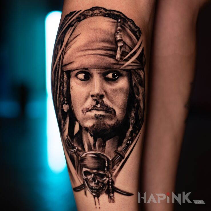 Tattoo Pirates of the Caribbean🏴‍☠️Captain Jack Sparrow - Ink & Lemon 🏴‍☠️ in black and gray motif and realistic style on the calf