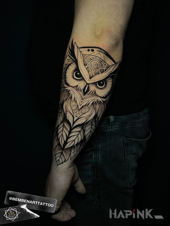 Tattoo Wise Owl Head in animals motif and graphic / illustrative style On the arm