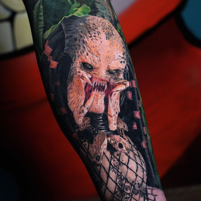 tatuaż kolorowy realistyczny predator