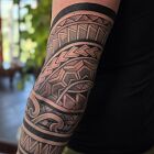 Full elbow in Polynesian patterns