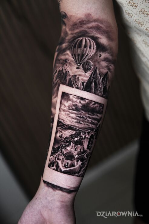 Tatuaż Kapadocja x Santorini w motywie natura i stylu realistyczne na ręce