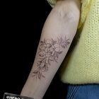 Delicate fineline flowers