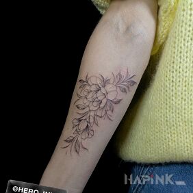 Tattoo Delicate fineline flowers On the arm motif: floral style: graphic / illustrative