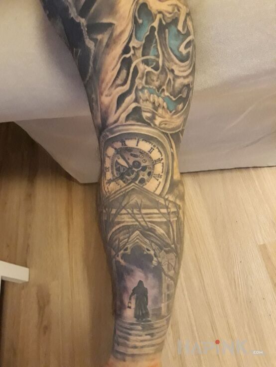 Tattoo Rękaw wewnątrz in characters motif on the upper arm