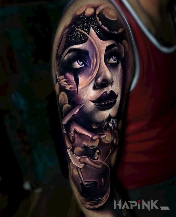 Tattoo W cyrku in 3D motif on the upper arm