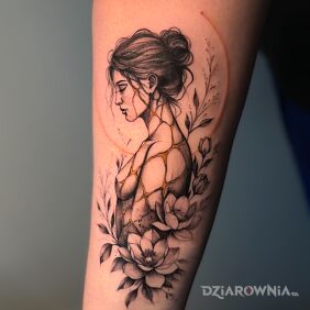 Tatuaż Symbol przemiany na ręce motyw: postacie styl: graficzne / ilustracyjne