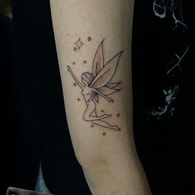 Tattoo Wróżka on the upper arm motif: black and gray style: graphic / illustrative