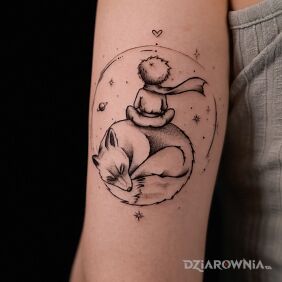 Tatuaż Mały Książę i Lisek na ręce motyw: zwierzęta styl: graficzne / ilustracyjne