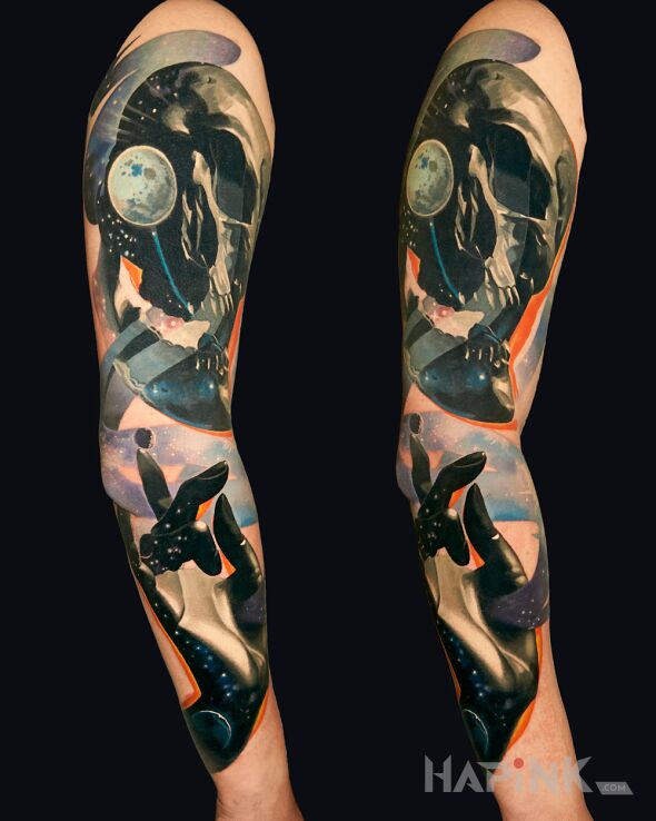 Tattoo Kosmiczna czacha in cosmos motif and surrealistic style on the forearm