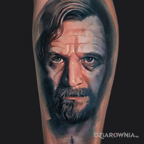 Tatuaż Gary Oldman - Sirius Black na łydce motyw: twarze styl: realistyczne