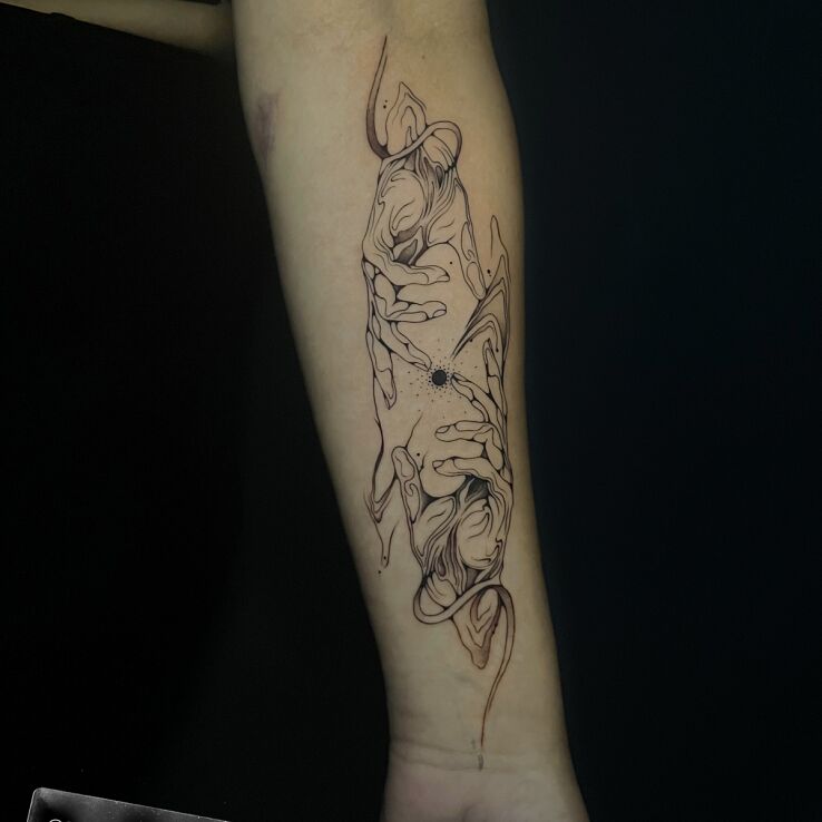 Tattoo Dłonie in black and gray motif and contour / linework style on the forearm