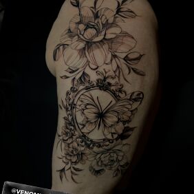 Tattoo Kwiaty i motyl on the thigh motif: butterflies style: graphic / illustrative