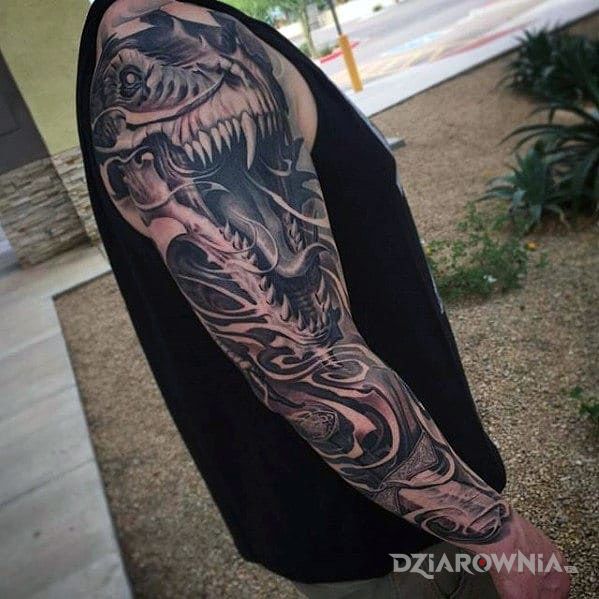 Tatuaż raptor w motywie 3D i stylu realistyczne na ramieniu