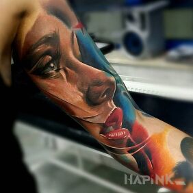 Tattoo Women's face on the upper arm motif: faces style: realistic