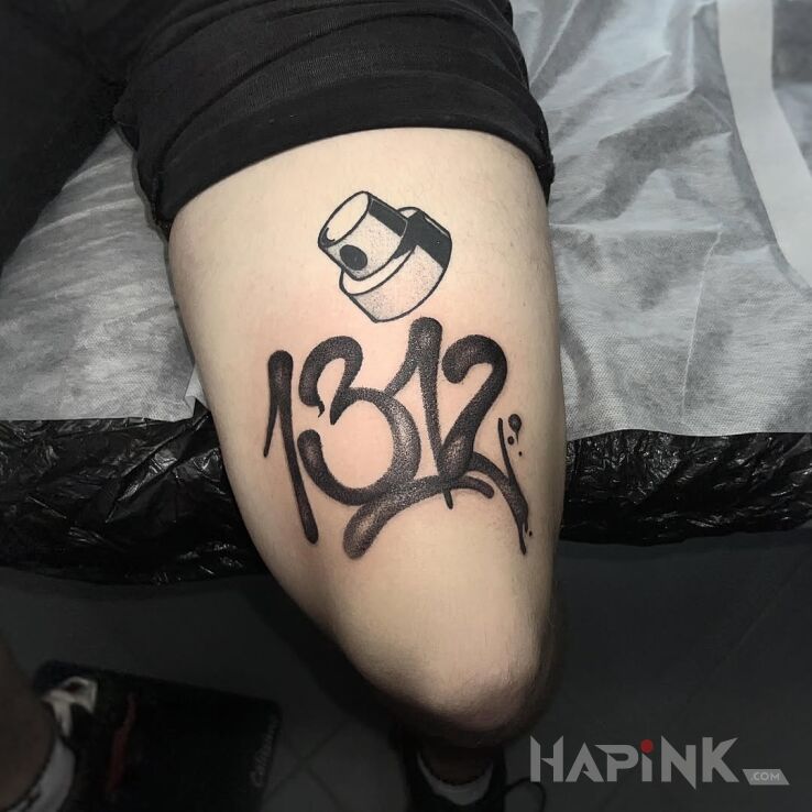Tattoo Graffiti 1312 z puszką sprayu in black and gray motif and dotwork style on the thigh
