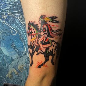 Tattoo Indianin na koniu On the arm motif: animals style: graphic / illustrative
