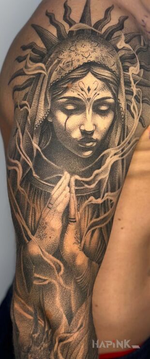 Tattoo Chicano Tattoo in faces motif and chicano style on the upper arm
