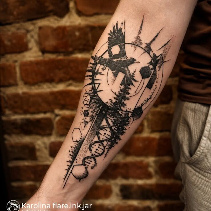 Tatuaż Kruk, las i DNA w motywie czarno-szare i stylu dotwork na przedramieniu