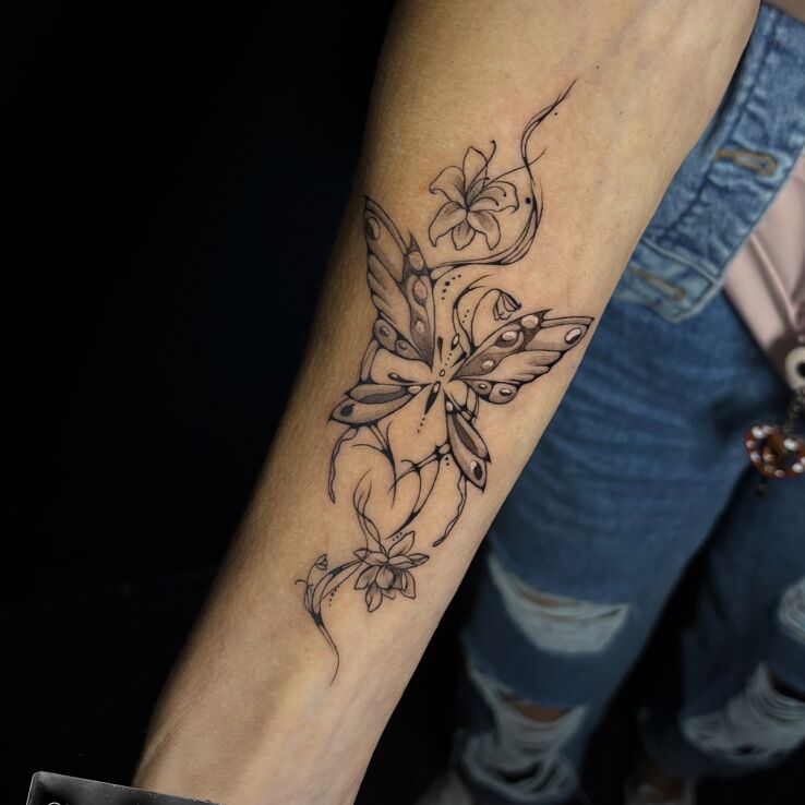Tattoo Motylek in black and gray motif and graphic / illustrative style on the forearm