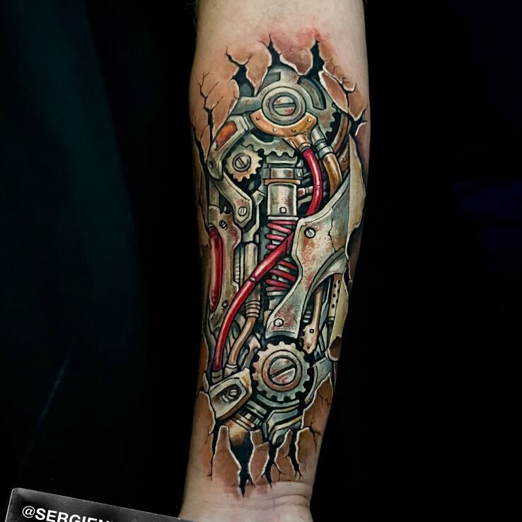 Tatuaż Metal w ręce - biomechanic w motywie 3D i stylu realistyczne na ręce