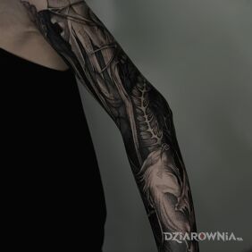 Tatuaż Mrok na całej ręce na łokciu motyw: fantasy styl: blackwork / blackout