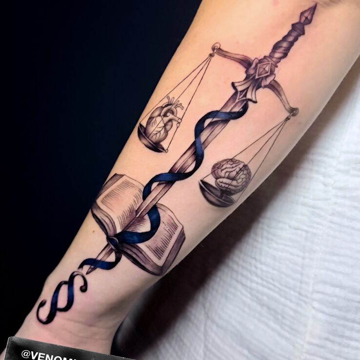 Tattoo Waga z sercem i mózgiem in zodiac signs motif and graphic / illustrative style On the arm