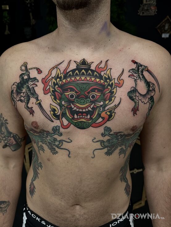 Tatuaż Tradycyjna głowa japońskiego demona w motywie demony i stylu oldschool na klatce