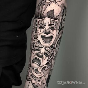 Tatuaż Maski na ręce motyw: czarno-szare styl: dotwork