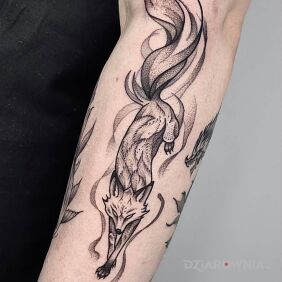Tatuaż Lis na ręce motyw: zwierzęta styl: graficzne / ilustracyjne